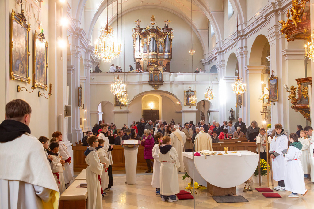 Festmesse-062 | Fotodoku der Festmesse anläßlich der Seligsprechung von Maria Theresia LEDOCHOWSKA 1975, zelebriert von Altbischof DDr. Klaus Küng und Pfarrer Mag. Zenon PAJAK in der Pfarrkirche Loosdorf. 