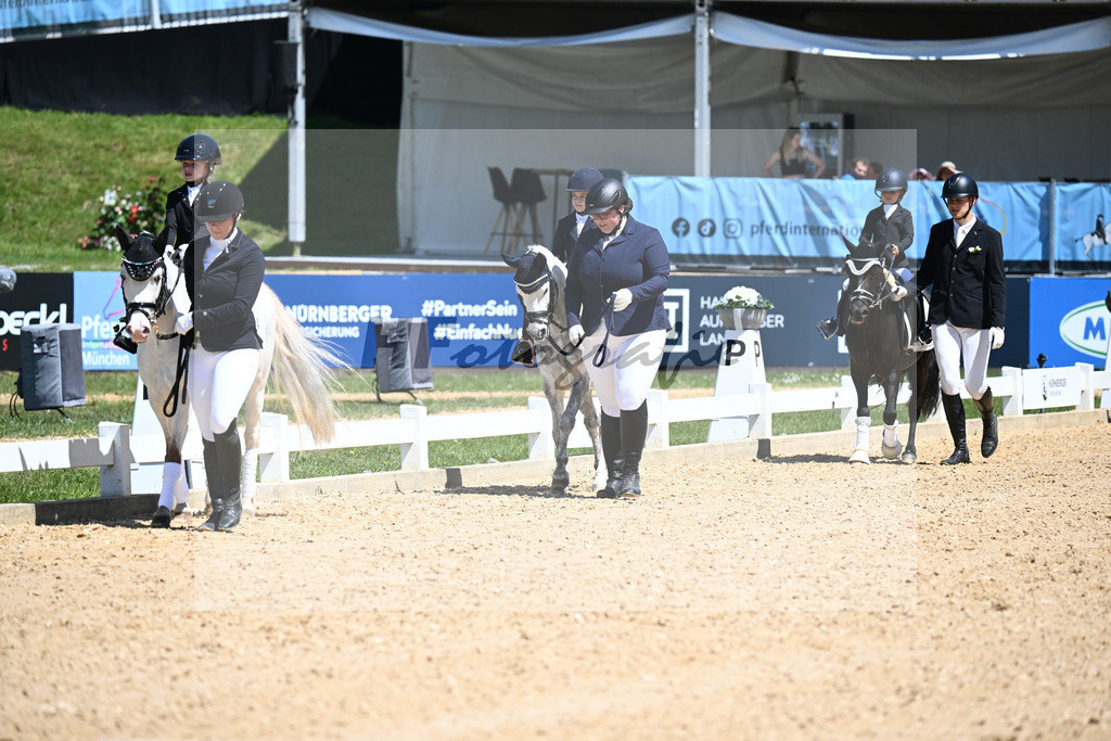 Pony-Fuehrzuegel-WB Nuernberger Burg-Pokal_12245734 | hf-fotografie - Realizzato con Pictrs.com