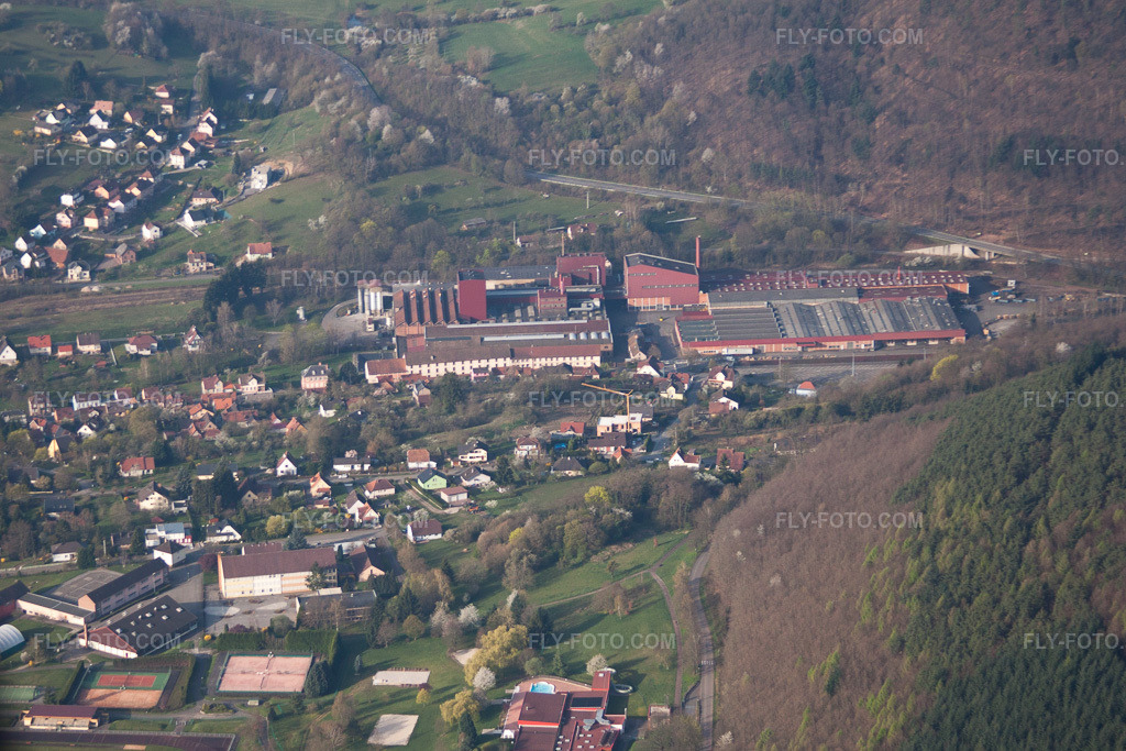 Aerial view: View of the town in Niederbronn-les-Bains in the state Bas-Rhin, France.Photo: IMG_63712.jpg taken on 03/30/2014 by Werner Riehm/FLY-FOTO.comResolution of the original: 4144 x 2763 px