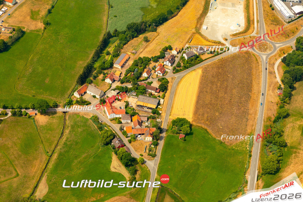 Die Luftaufnahme Heuchelheim - Schlüsselfeld wurde 2022 vom Flugzeug aus (keine Drohne) erstellt. Hohe Auflösung -für große Poster und Wandbilder geeignet - Garantiert!
