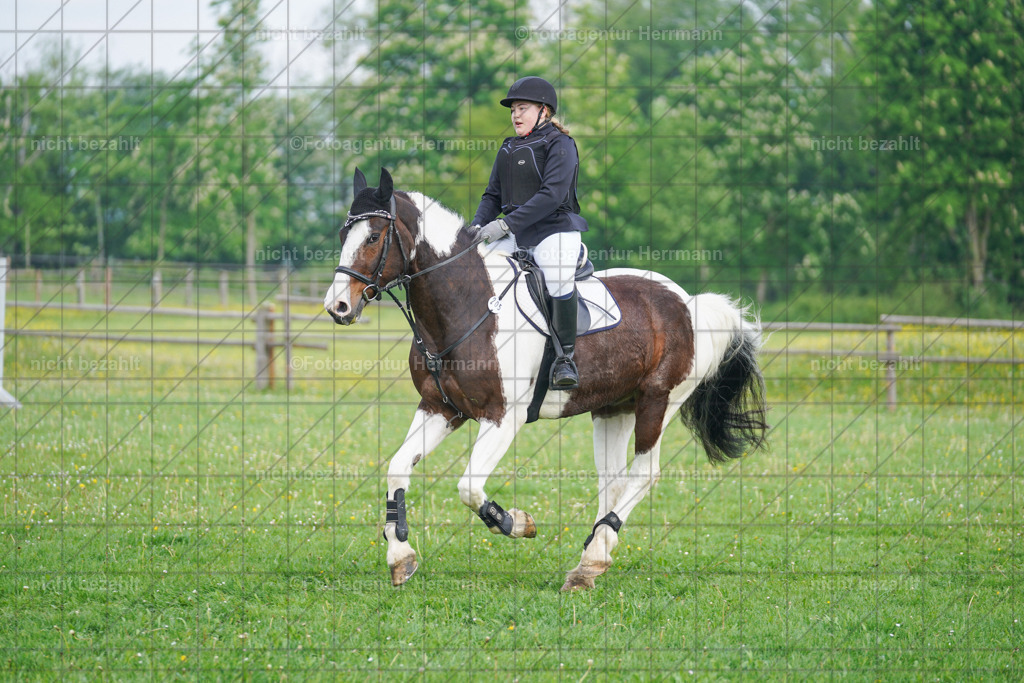 20240509-FAH02203 | Turnierbilder der Turnierfotografen Bayern, Pferdesport Fotografie, Reitsportbilder, Turnier Landberg am Lech, Turnierbilder bayern, Fotoagentur Herrmann