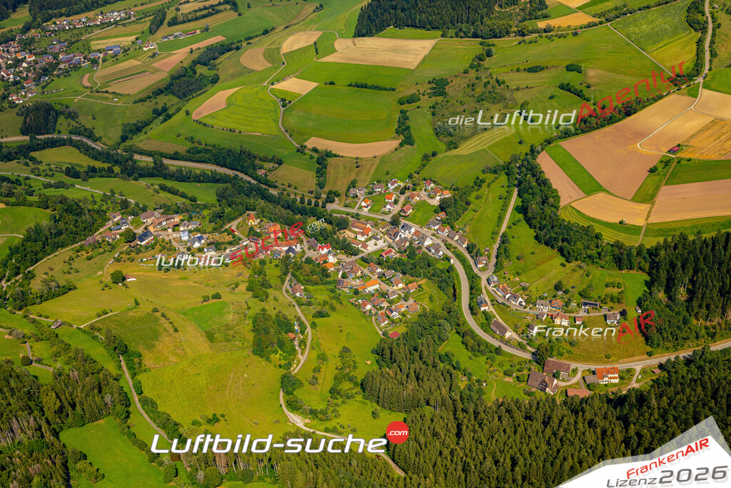 Das Luftbild zeigt : Neuneck Glatten - Die Luftaufnahme wurde 2024 vom UL-Flugzeug aus erstellt ( keine Drohne ) - Hochauflösende Luftaufnahme - Für grossformatige Ausdrucke geeignet. Die Geschenkidee !Mit Lizenz und Bildrechte bestellbar
