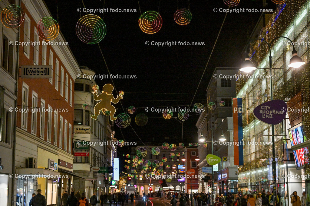 Weihnachtsmarkt_ Linz_ 22.11.2023-25 | 22.11.2023, Landstrasse Linz, AUT, Weihnachten 2023, im Bild Weihnachtsbeleuchtung, Weihnachten, Shopping, Einkauf, Geschenke, Menschen, Adventszeit, Advent, Freude, Dekoration