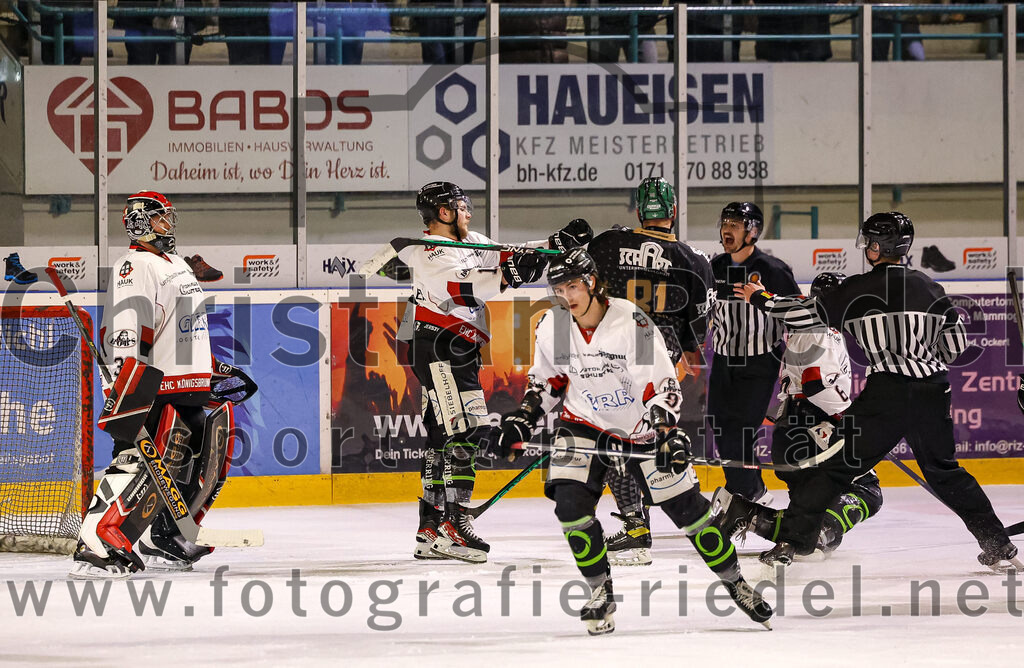 2024-03-15_012_TSV_Erding_gegen_EHC_Koenigsbrunn | Erding, Deutschland, 15.03.2024:
Eishockey, Bayernliga Playoffs 2023 / 2024, 3. Spieltag, TSV Erding gegen EHC Königsbrunn, Endergebnis: 3:4 n. V.

Maximilian Forster (Erding Gladiators, #81)

Foto: Christian Riedel / fotografie-riedel.net