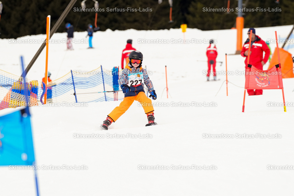 SRF_02.01.2026_0308 | Skirennfotos,Serfaus,Fiss,Ladis,Kinderskirennen,Winter,Tirol,Oberland,skirace,SFL,feelfree,weil wir's genießen,ski,Ski,skifahren,Sonnenplateau, - Realisiert mit Pictrs.com