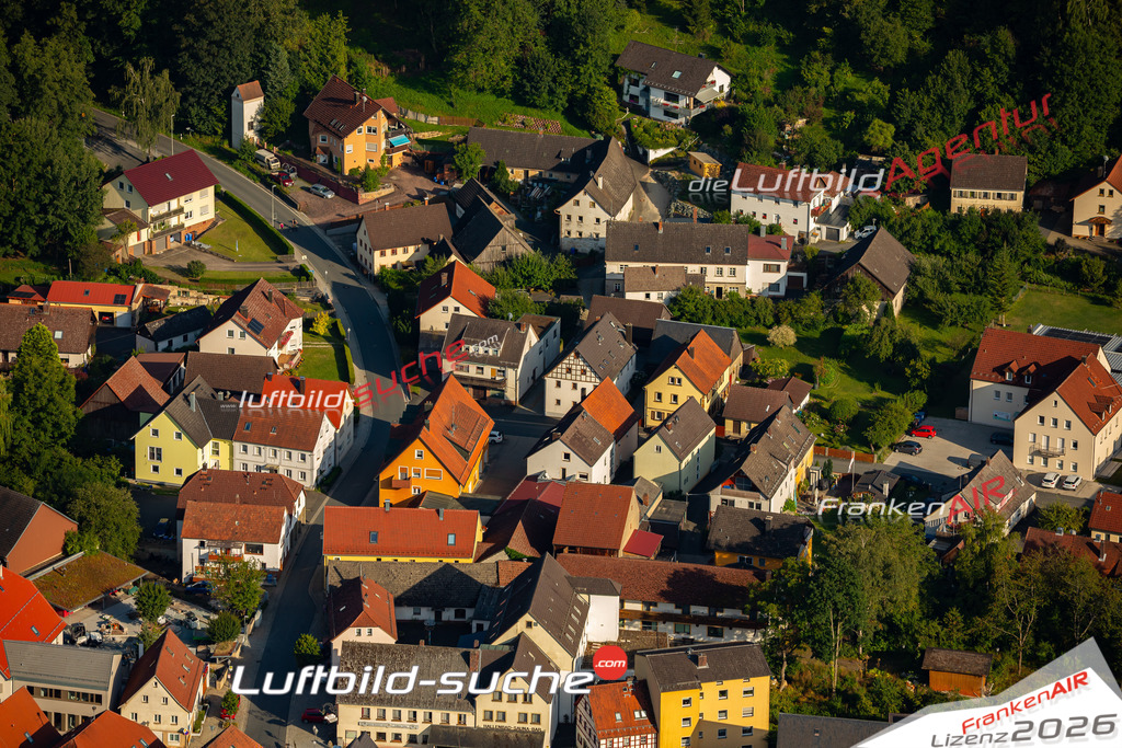 Das Luftbild zeigt :  Kasendorf - Die Luftaufnahme wurde 2024 vom UL-Flugzeug aus erstellt ( keine Drohne ) - Hochauflösende Luftaufnahme - Für grossformatige Ausdrucke geeignet. Die Geschenkidee !Mit Lizenz und Bildrechte bestellbar