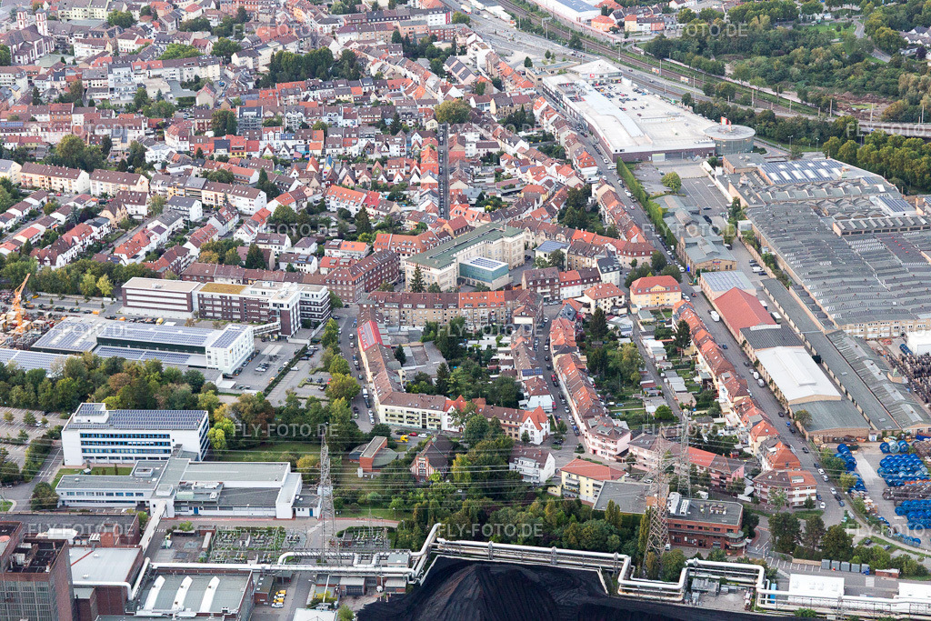 Ortsansicht | Luftbild: Ortsansicht im Ortsteil Neckarau in Mannheim im Bundesland Baden-Württemberg in Deutschland. Foto: IMG_102666.jpg vom 24.08.2017 durch Werner Riehm/FLY-FOTO.de - Realisiert mit Pictrs.com