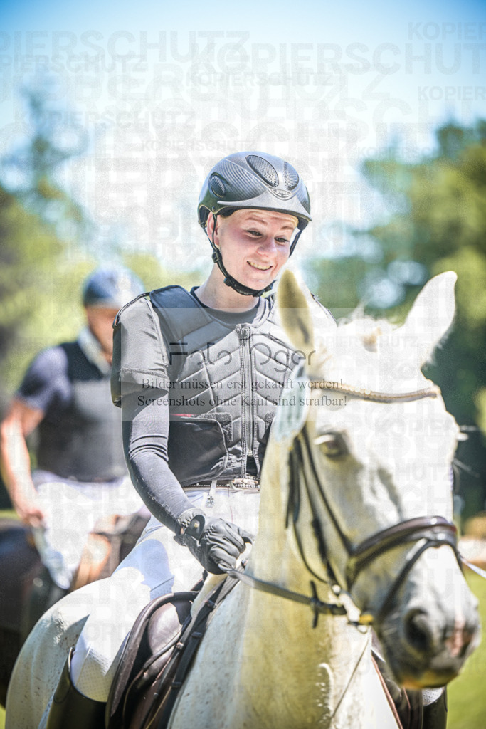 DOS_7635 | Entdecke hochwertige Reitturnierfotos von Foto Oger. Professionell, emotional und authentisch – jetzt Lieblingsmomente im Shop bestellen.Deutschlandweite Turnierfotografie. - Realisiert mit Pictrs.com