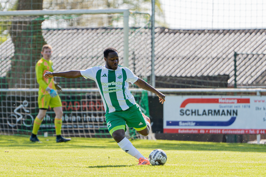 Fußball I Herren I Saison 2025-2026 I Bezirksliga Weser-Ems 4 I 29. Spieltag I TuS Lutten - SV Holdorf I 12154 | jns.sportfotos - Realisiert mit Pictrs.com