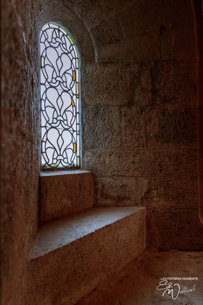 Abbeye du Thoronet | Herzlich willkommen auf meiner Seite! Ich bin Elke Wallnisch, Deine Fotografin für lichtstarke Momente. Der Name steht für alles, was mich mit der Fotografie verbindet: Das Licht und seine machtvolle Wirkung auf eine Situation oder unsere Stimmung - Realisiert mit Pictrs.com