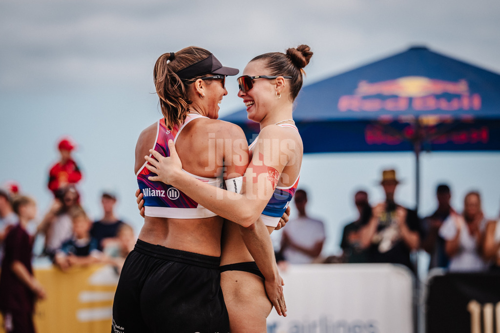 Beachvolleyball | Frauen | Deutsche Meisterschaften 2025 Timmendorfer Strand | 04.09.2025 | v.l. Leonie Klinke und Elea Beutel jubeln
