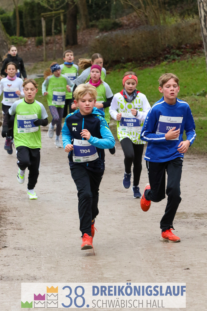 1700m Stadtwerke Jugendlauf | 3 Koenigslauf 2024 1700m Stadtwerke Jugendlauf - Realisiert mit Pictrs.com