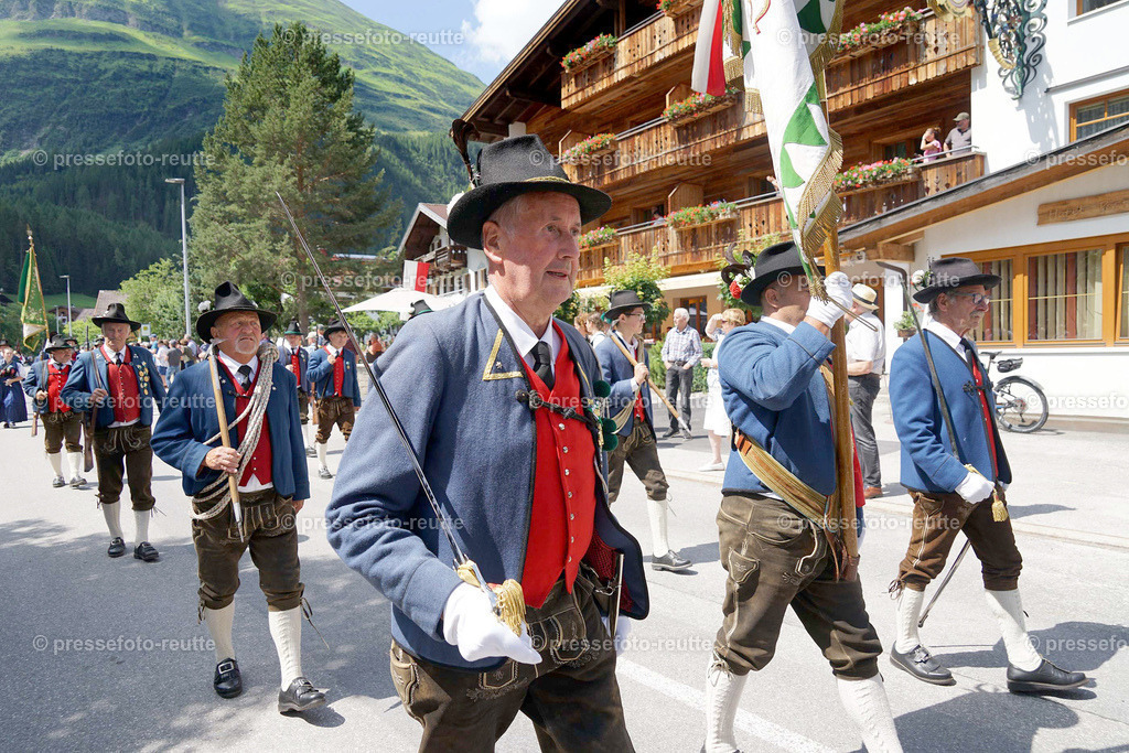 e34-news-2023-Juli23-Regimentsschuetzenfest3-Steeg-UMZUG_DORF-DSC07510 | Info aus dem Bezirk Reutte/Ausserfern Tirol sowie eine umfangreiche Bilddatenbank über die gesamte Region: Lechtal, Talkessel Reutte, Tannheimertal, Zwischentoren. Lech, Plansee, Zugspitze, Grenztunnel, B179, Fernpassstraße, Verkehr, Lawinen, Tradition, - Realisiert mit Pictrs.com
