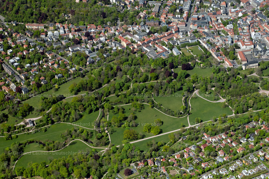 4026885 | WEIMAR 07.05.2020 Parkanlage an Goethes Gartenhaus im Park an der Ilm (in der Liste des Weltkulturerbes der UNESCO) in Weimar im Bundesland Thüringen, Deutschland. // Park of on " Goethes Gartenhaus " in Park on Ilm in Weimar in the state Thuringia, Germany. Foto: Gerhard Launer