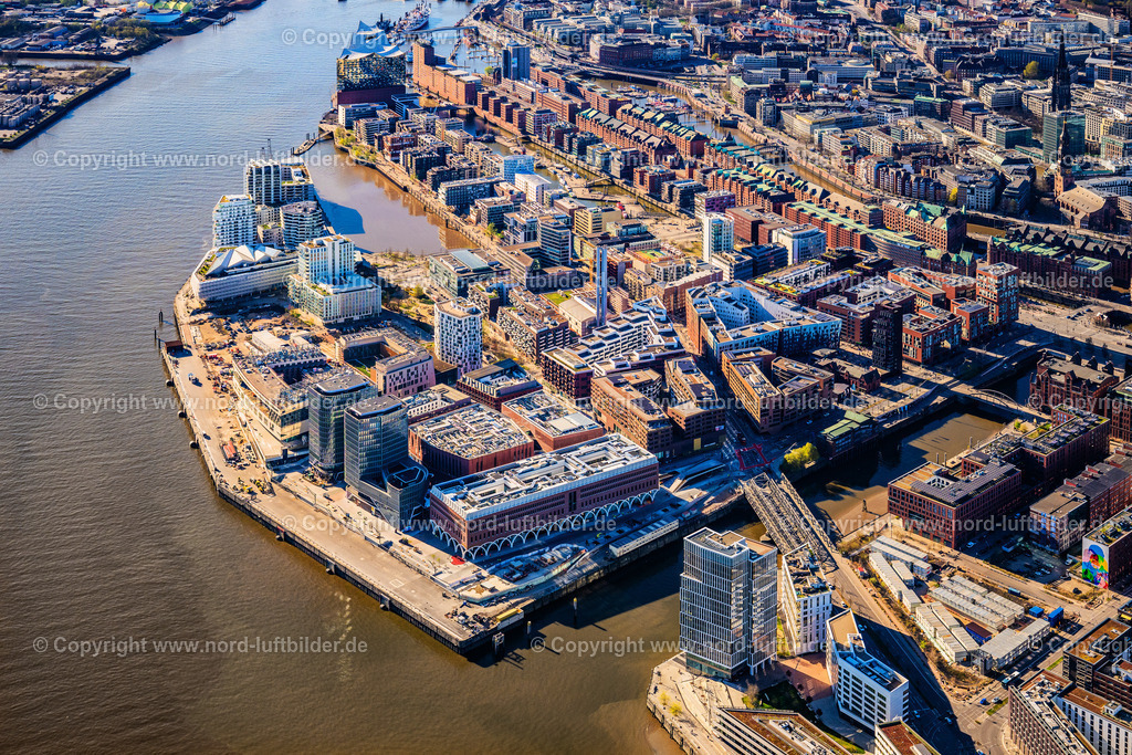 Hamburg_Hafencity_Westfield_ELS_4503060425 | HAMBURG 06.04.2025 Baustelle zum Neubau des Gebäudekomplexes des Einkaufszentrum am Überseequartier am Chicagokai - Osakaallee "Westfield" im Bereich des ehemaligen Grasbrooks im Ortsteil Hafencity in Hamburg, Deutschland. Weiterführende Informationen bei: CHRISTIAN DE PORTZAMPARC,  Depenbrock Bau GmbH & Co. KG,  F + Z Baugesellschaft, Zweigniederlassung der Hecker Bau GmbH & Co. KG,  Stump-Franki Spezialtiefbau GmbH,  Unibail-Rodamco Germany GmbH,  Unibail-Rodamco ÜSQ Süd Quartiersmanagement GmbH. // Construction site for the new building complex of the shopping center at Ueberseequartier at Chicagokai - Osakaallee in the area of the former Grasbrooks in the Hafencity district in Hamburg, Germany. Further information at: CHRISTIAN DE PORTZAMPARC,  Depenbrock Bau GmbH & Co. KG,  F + Z Baugesellschaft, Zweigniederlassung der Hecker Bau GmbH & Co. KG,  Stump-Franki Spezialtiefbau GmbH,  Unibail-Rodamco Germany GmbH,  Unibail-Rodamco UeSQ Sued Quartiersmanagement GmbH. Foto: Martin Elsen