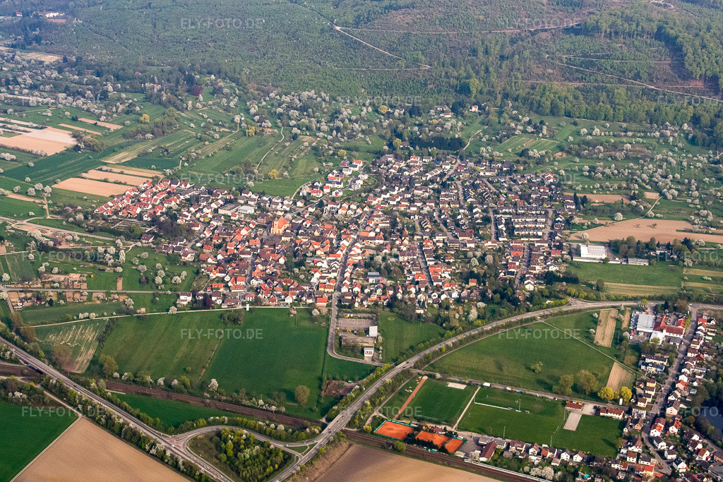 Luftbild: Ortsansicht von Westen im Ortsteil Ettlingenweier in Ettlingen im Bundesland Baden-Württemberg in Deutschland. Foto: IMG_17762.jpg vom 12.04.2009 durch Werner Riehm/FLY-FOTO.de