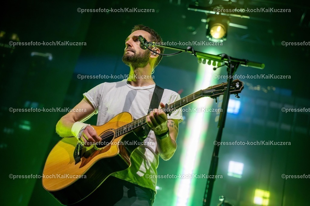 KKU07022501024 | 07.02.2025, xkkux, Düsseldorf, Die Band Snow Patrol performt bei ihrer Deutschlandtour in der Mitsubishi Electric HALLE. Im Bild Johnny McDaid