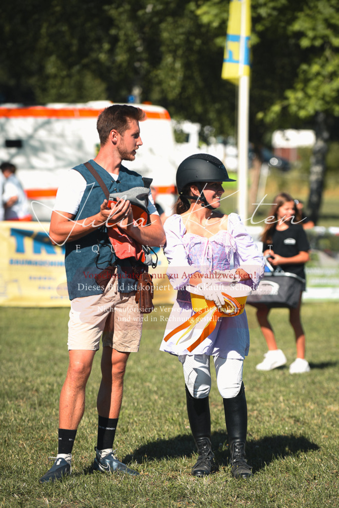 DSC_7795 | Pferde- und Turnierfotografie in Westsachsen. Pferdeportraits, Auftragszeichnungen und intuitive Kunst.