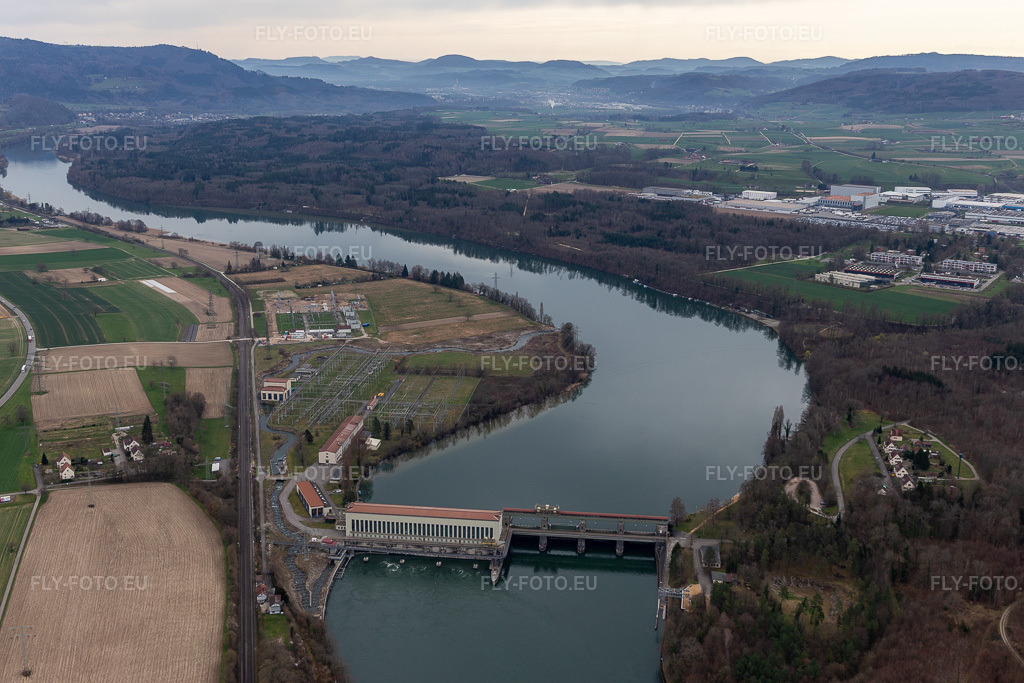 Vue aérienne: Centrale électrique de Ryburg-Schwörstadt à Möhlin dans le département Argovie, Suisse. Photo: IMG_120113.jpg prise le 17/03/2020 par Werner Riehm/FLY-FOTO.eu – Résolution de l'original: 5472 x 3648 px