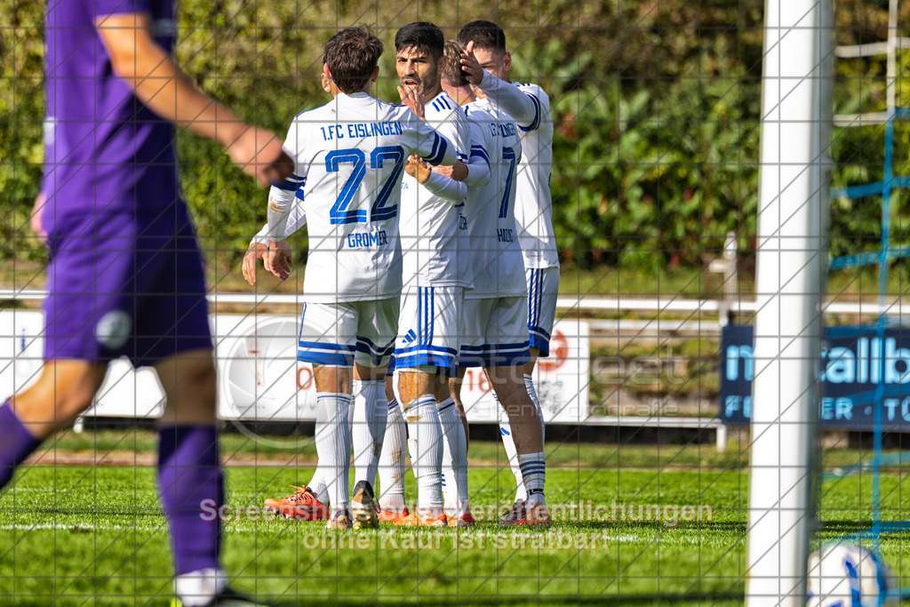 20261010_160228_0417-Bearbeitet_(c)_by_PhotoPeet | #,1.FC Eislingen (weiß) vs. TSV Bernhausen (lila), Fussball, Landesliga 2 - wfv, 11. Spieltag, Saison 2026/2027, Rasenplatz, Eichbachstation, Haldenstraße, 73054 Eislingen, 10.10.2026 - 15:30 Uhr,Foto: PhotoPeet / Sport- &amp; Eventfotografie / Peter Harich