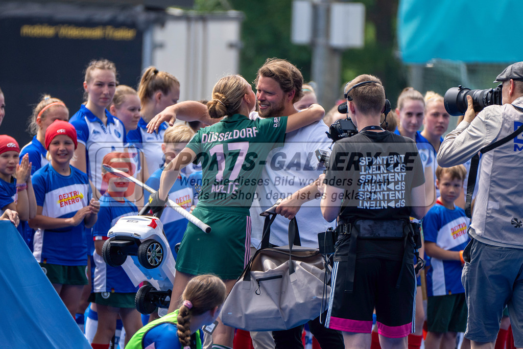 Final4_20250531-1304-HK107632 | Krefeld, Deutschland, 31.05.2025:  Feldhockey Final4 2025 – „Deutsche Feldhockey-Meisterschaften 2025“ im Gerd-Wellen-Hockeyanlage am 31.05.2025 in Krefeld, Deutschland. (Foto von Kramhöller/Fehrmann/Kaste)Krefeld, Germany, 31.05.2025: Feldhockey Final4 2025 – „Deutsche Feldhockey-Meisterschaften 2025“ in Gerd-Wellen-Hockeyanlage at 31.05.2025 in Krefeld, Deutschland. (Foto from Kramhöller/Fehrmann/Kaste)