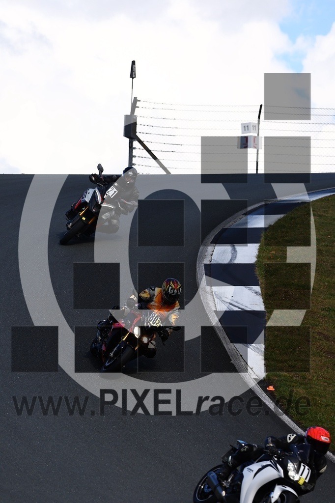 0021-20250915_01746 | Schöne Erinnerungen an spannende Momente - das festzuhalten ist unser Job. PIXELrace.de ist seit 2003 auf den Rennstrecken Europas unterwegs um die Action draußen beim Fahren und die wunderbare Stimmung imm Fahrerlager für euch einzufangen.