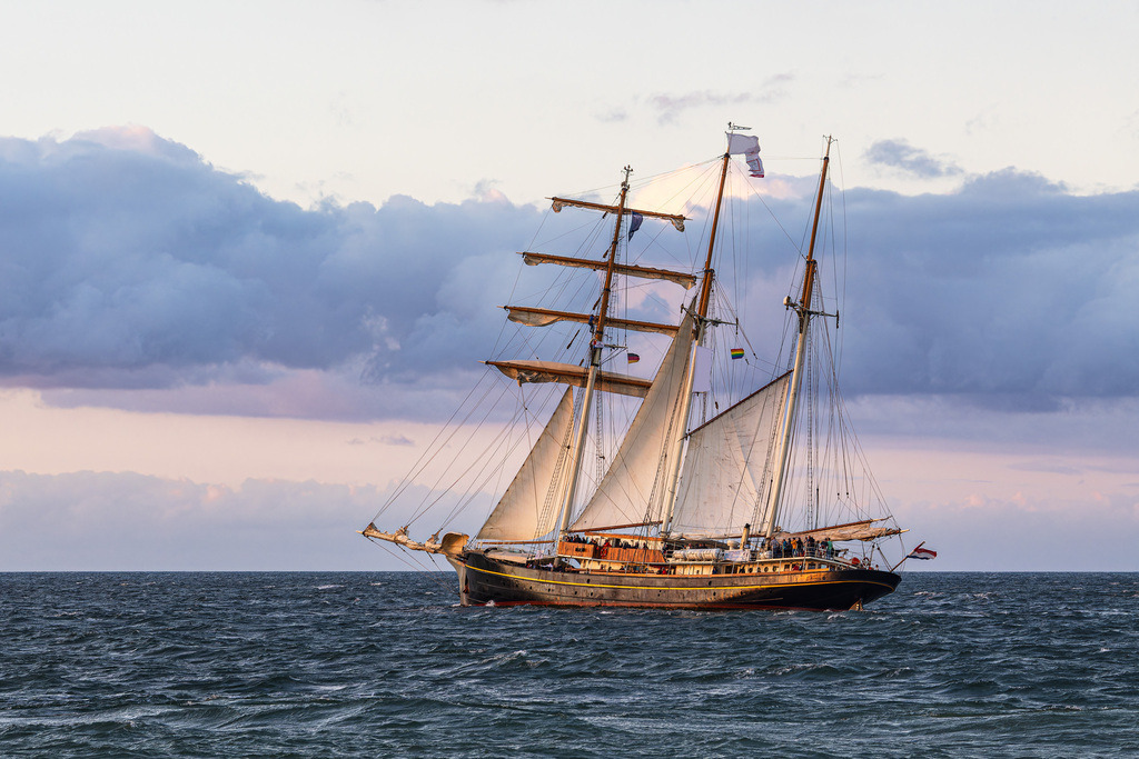 Segelschiff auf der Ostsee während der Hanse Sail in Rostock | Segelschiff auf der Ostsee während der Hanse Sail in Rostock.