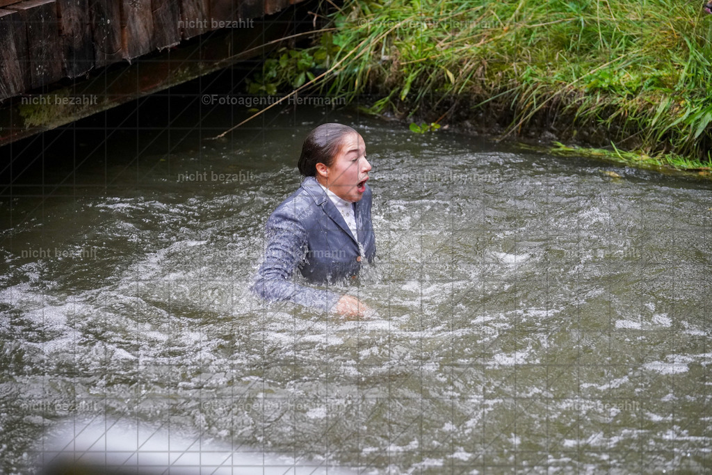 20221002-FAH09712 | Obberbayerische Meisterschaften Vielseitigkeit 2022, Schwäbische Meisterschaften Vielseitigkeit 2022, Mertingen, Schwaben, Bayern, Geländeturnier, Buschreiter, Turnierfotografen Bayern, Fotoagentur Herrmann,  Bayerische Meisterschaften VS Jun. / JR / Pony:, Turnierbilder, Pferdebilder, Turnierfotos, Pferdesortfotografie, Reitsportfotograf, Pferdeshooting