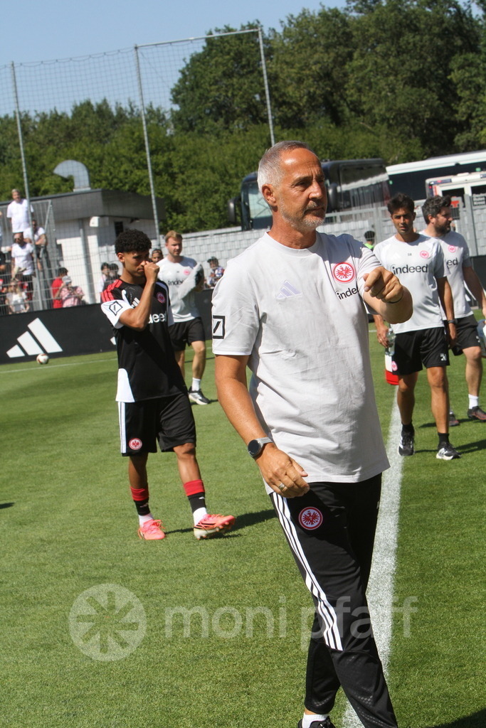 Eintr_Hull_City_08-08-2026 | Eintracht Frankfurt Trainer Adi Hütter - Realisiert mit Pictrs.com