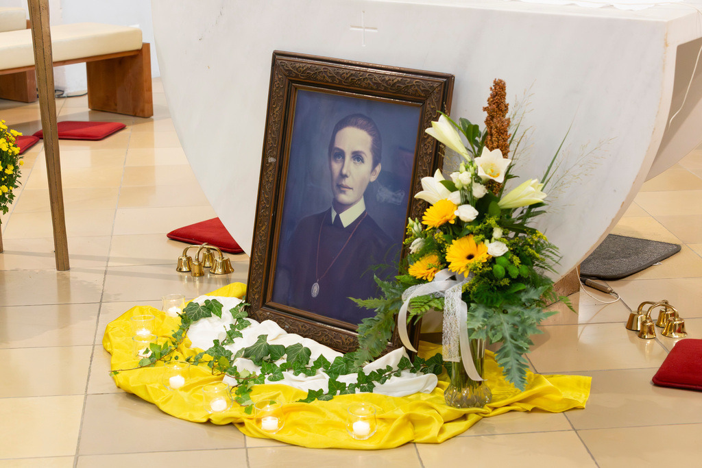 Festmesse-005 | Fotodoku der Festmesse anläßlich der Seligsprechung von Maria Theresia LEDOCHOWSKA 1975, zelebriert von Altbischof DDr. Klaus Küng und Pfarrer Mag. Zenon PAJAK in der Pfarrkirche Loosdorf. 