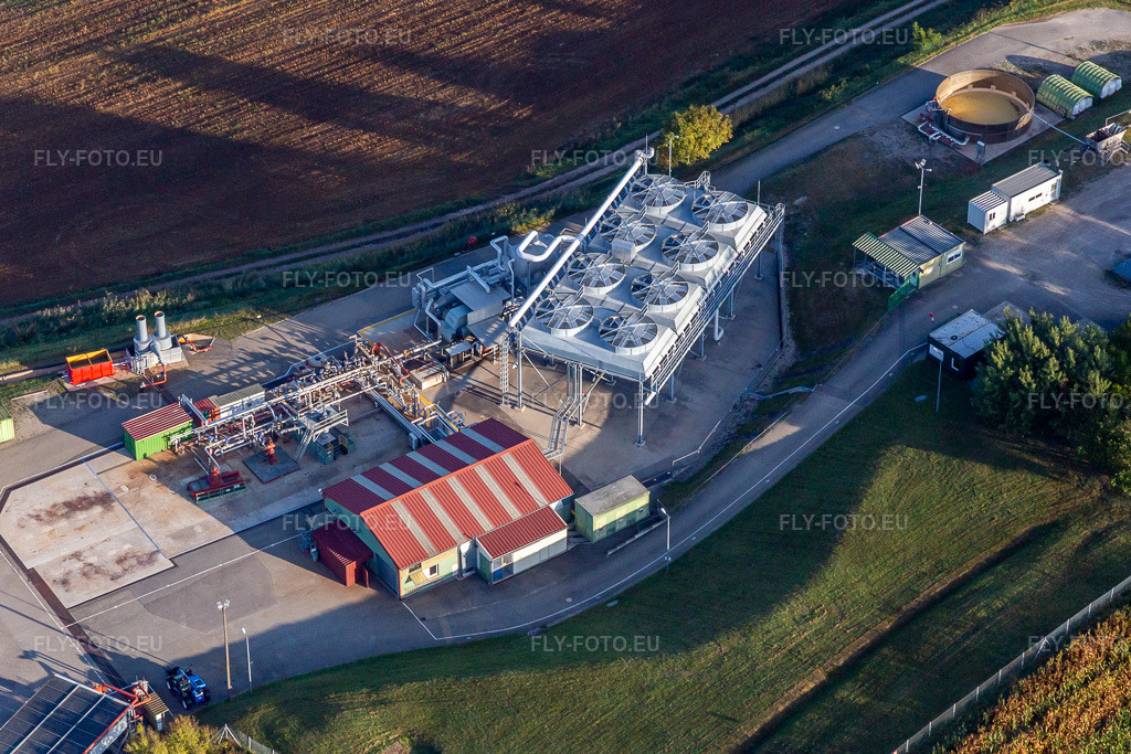 Vue aérienne: EDF- Géothermie de Soultz sous Forêts à Soultz-sous-Forêts dans le département Bas Rhin, France – .Photo: IMG_139221.jpg prise le 01/10/2023 par Werner Riehm/FLY-FOTO.eu – Résolution de l'original: 4674 x 3116 px – News Tiefe Geothermie | Informationsportal Tiefe Geothermie