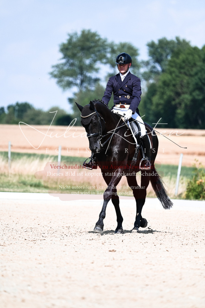 DSC_2999 | Pferde- und Turnierfotografie in Westsachsen. Pferdeportraits, Auftragszeichnungen und intuitive Kunst.