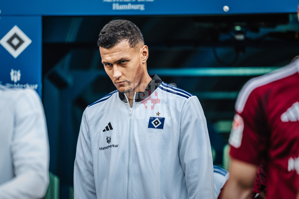 Fußball | Männer | Saison 2024/2025 | 2. Fußball-Bundesliga | 11. Spieltag | Hamburger SV vs. 1. FC Nürnberg | 03.11.2024 | Davie Selke (#27, HSV) beim Einlauf ins Stadion