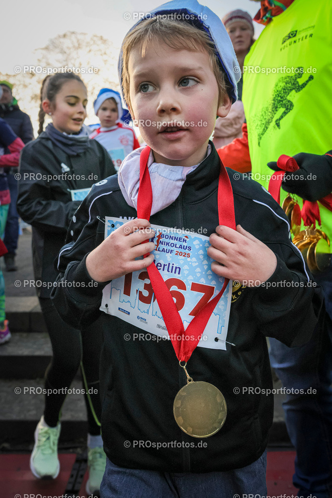 6. Bonner Nikolauslauf; Bonn, 14.12.2025 | Impressionen vom 6. Bonner Nikolauslauf am 14.12.2025 in Bonn (Nordrhein-Westfalen). 