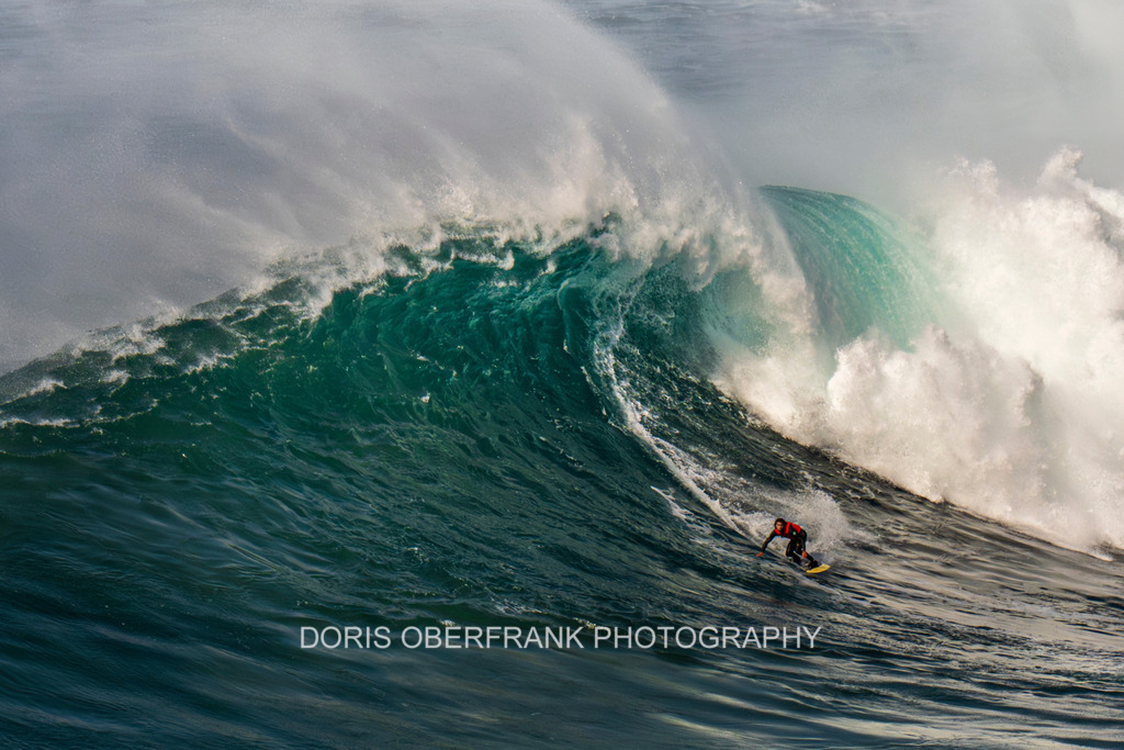 Surfer Happiness  | Nazaré: Surfer Happiness 
 - Realisiert mit Pictrs.com