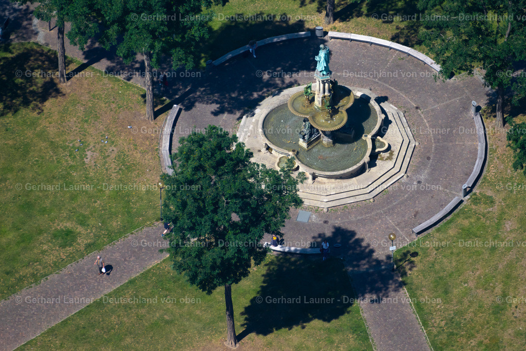 4035754 | BRAUNSCHWEIG 31.07.2020 Wasserspiele- Brunnen Heinrichsbrunnen in Braunschweig im Bundesland Niedersachsen, Deutschland. // Water - fountain Heinrichsbrunnen in Brunswick in the state Lower Saxony, Germany. Foto: Gerhard Launer