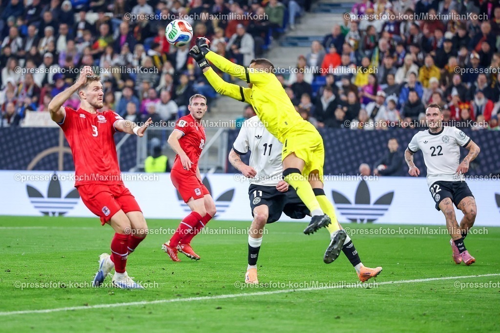 DFB10102501086 | 10.10.2025, Fußball, Länderspiel, Deutschland - Luxemburg, UEFA WM-Qualifikation, 2025/2026, Gruppe A, PreZero Arena in Sinsheim: Torwart Anthony Moris (T) (LUX #01) verteidigt gegen Nick Woltemade (GER #11) DFB regulations prohibit any use of photographs as image sequences and or quasi-video.