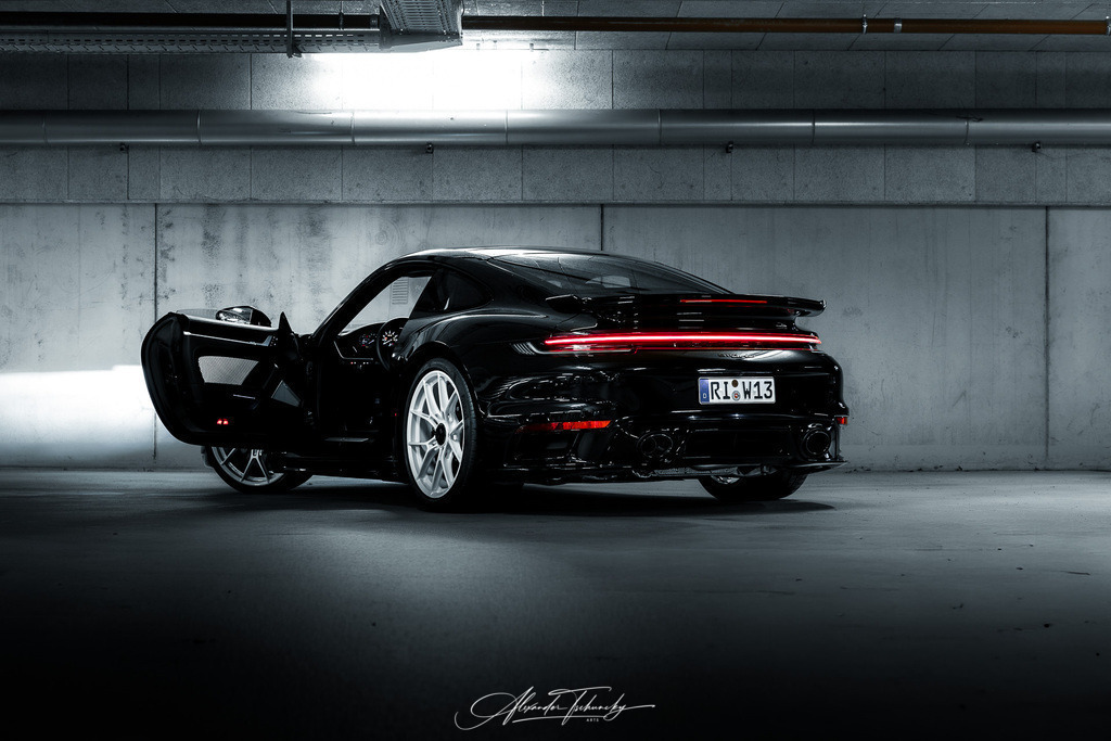 911 Turbo 992 | Entdecken Sie die faszinierende Welt von Alexander Tschuncky Arts: Kreative Fotografie, atemberaubende Automobilkunst und hochwertiger Bilderdruck. Lassen Sie sich inspirieren! - Realisiert mit Pictrs.com