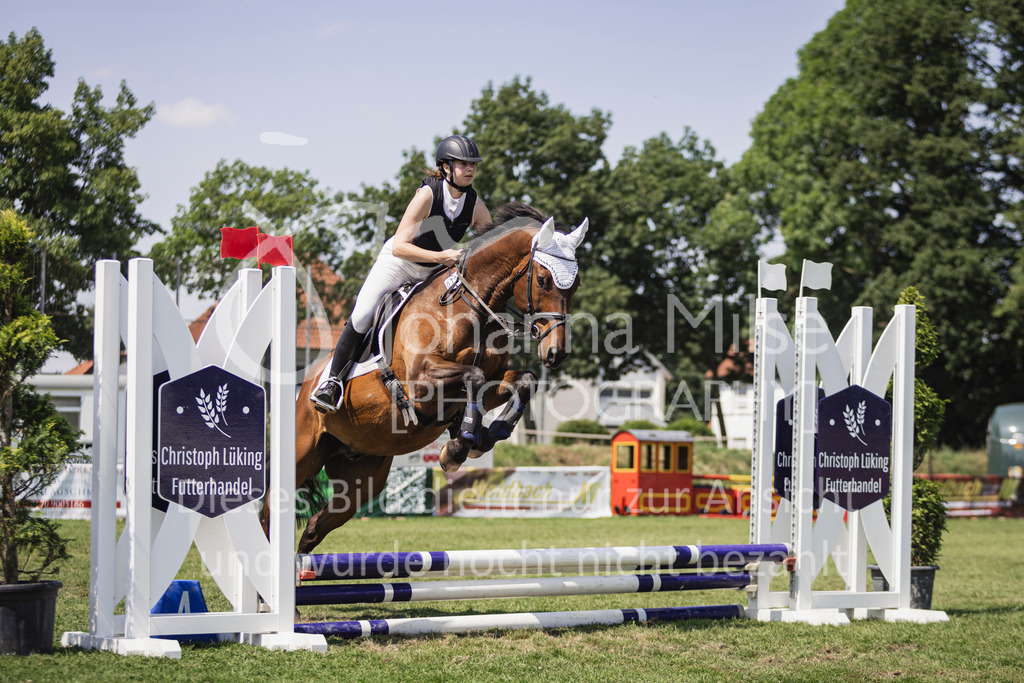 240720_LC_Springreiter-WB-205 | Deine schönsten Turniermomente als professionelle Fotos! Entdecke hochwertige Pferdesport-Fotografie im Online-Shop. Jetzt Fotos finden & bestellen!