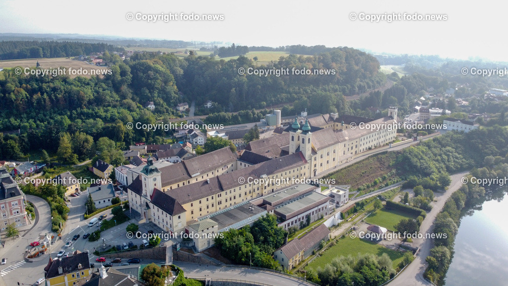 Stift Lambach_ Bibliothek_ 25.08.2022-2 | 25.08.2022, Lambach, AUT, Stift Lambach, Bibliothek, im Bild Stift Lambach, Drohne