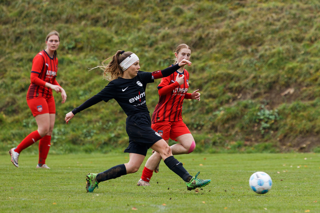 HOHFCH_251109_8658 | 1.FC Heidenheim 1846 II vs. GAST, Fußball, Frauen, Bezirksliga, 2025/2026, X. Spieltag, 03.10.2025 in Heidenheim, Kunstrasen b. Voith-Arena West(Foto: Michael Bulling) - Realisiert mit Pictrs.com