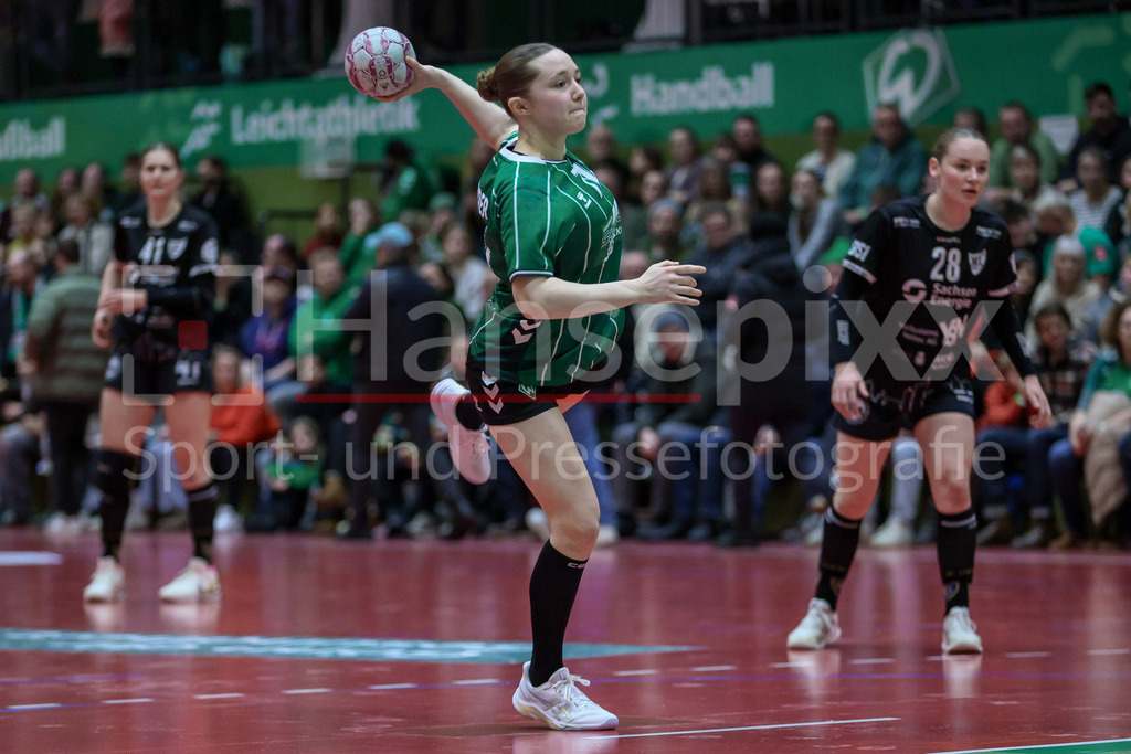 Handball, 2. Bundesliga Frauen, SV Werder Bremen - HC Leipzig | Mara Birk (SV Werder Bremen, 74) beim Siebenmeter, 7m, Spielszene, Aktion, Action