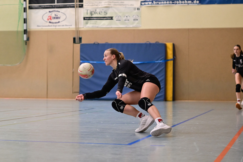 Faustball I Frauen I Saison 2025-2026 I Bundesliga Nord I 7c. Spieltag I MTV Wangersen - Ohligser TV | Der Sportfotograf. - Realisiert mit Pictrs.com