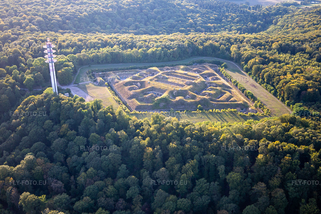 Vue aérienne: Fort de Bourlémont à Mont-lès-Neufchâteau dans le département Vosges, France. Photo: IMG_118294.jpg prise le 15/09/2019 par Werner Riehm/FLY-FOTO.eu – Résolution de l'original: 5472 x 3648 px