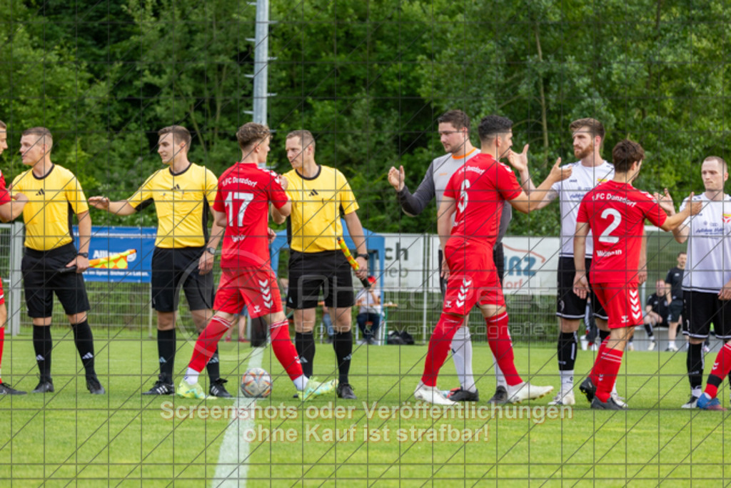 20250616_182823_0092 | #,  TV Eybach (weiß) vs. 1.FC Donzdorf II (rot), Fussball, Entscheidungsspiel 3 in Kreisliga A3 - Bezirk Neckar/Fils, Saison 2024/2025, Rasensportplatz, Staufenecker Str. 41, 73084 Salach, 16.06.2025 - 18:30 Uhr,Foto: PhotoPeet-Sportfotografie/Peter Harich