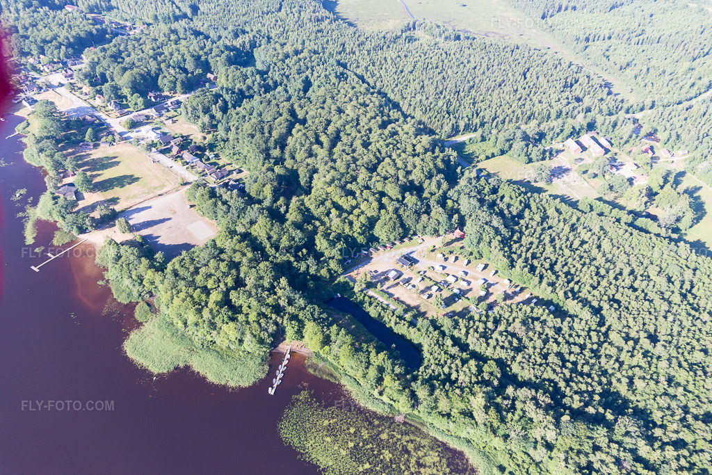 Aerial view: View of the town in Torne in the state Kronoberg, Sweden. – Photo: IMG_108165.jpg taken on 06/28/2018 by Werner Riehm/FLY-FOTO.com – Resolution of the original: 5472 x 3648 px
