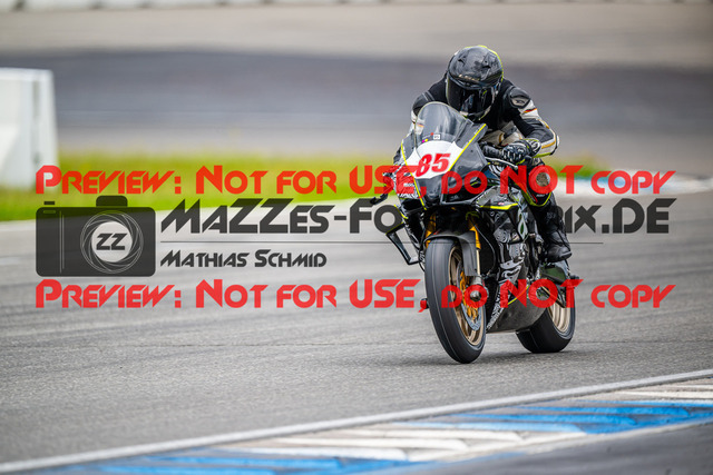 MaZZes_FotoMatrix_240702_6007705_7982 | WEISS