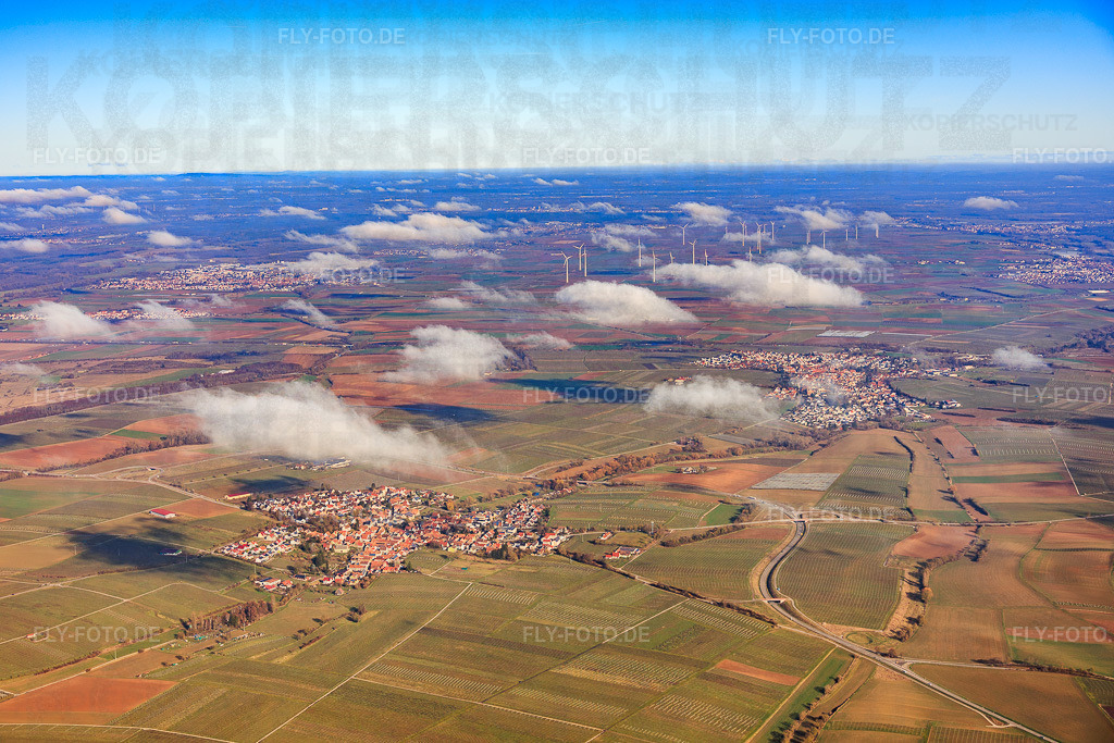 Ortsansicht von Westen unter Wolken | Luftbild: Ortsansicht von Westen unter Wolken in Insheim im Bundesland Rheinland-Pfalz in Deutschland. Foto: IMG_153225.jpg vom 25.02.2026 durch Werner Riehm/FLY-FOTO.de - Realisiert mit Pictrs.com