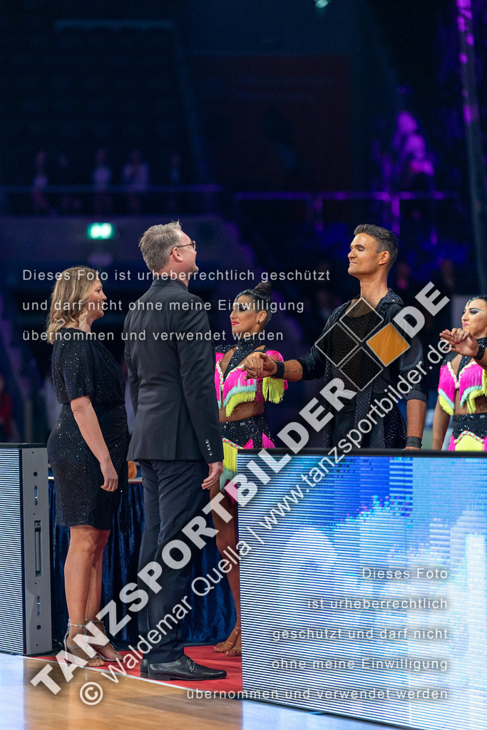 20231111-01094 | Hier finden Sie Tanz Bilder vom Latein und Standard Formationen tanzen. Sportbilder vom Tanzsport. Schöne Fotos und von Weltmeisterschaft, Europameisterschaft, Bundesliga, Regionalliga, Oberliga und Landesliga sowie von GOC Stuttgart, DanceComp, WM Bremen