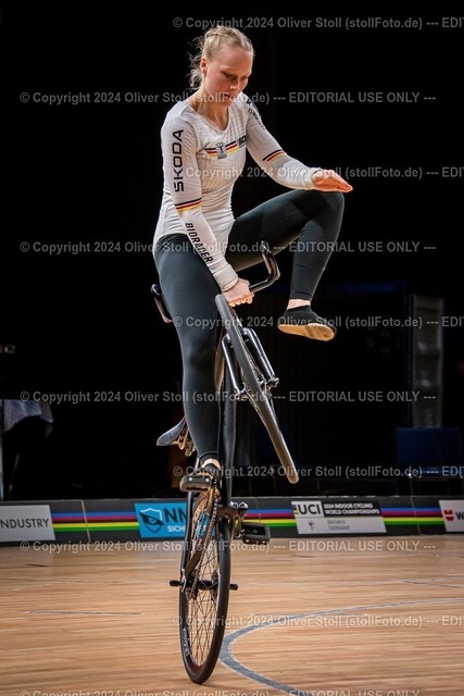 20241026OAS33584-lic | FUELLER Lara (GER / RKV Poppenweiler) First Place at UCI World Championships Indoor Artistic Cycling Bremen/GER Proposal 194,70 points Result 186,89 points - Realisiert mit Pictrs.com
